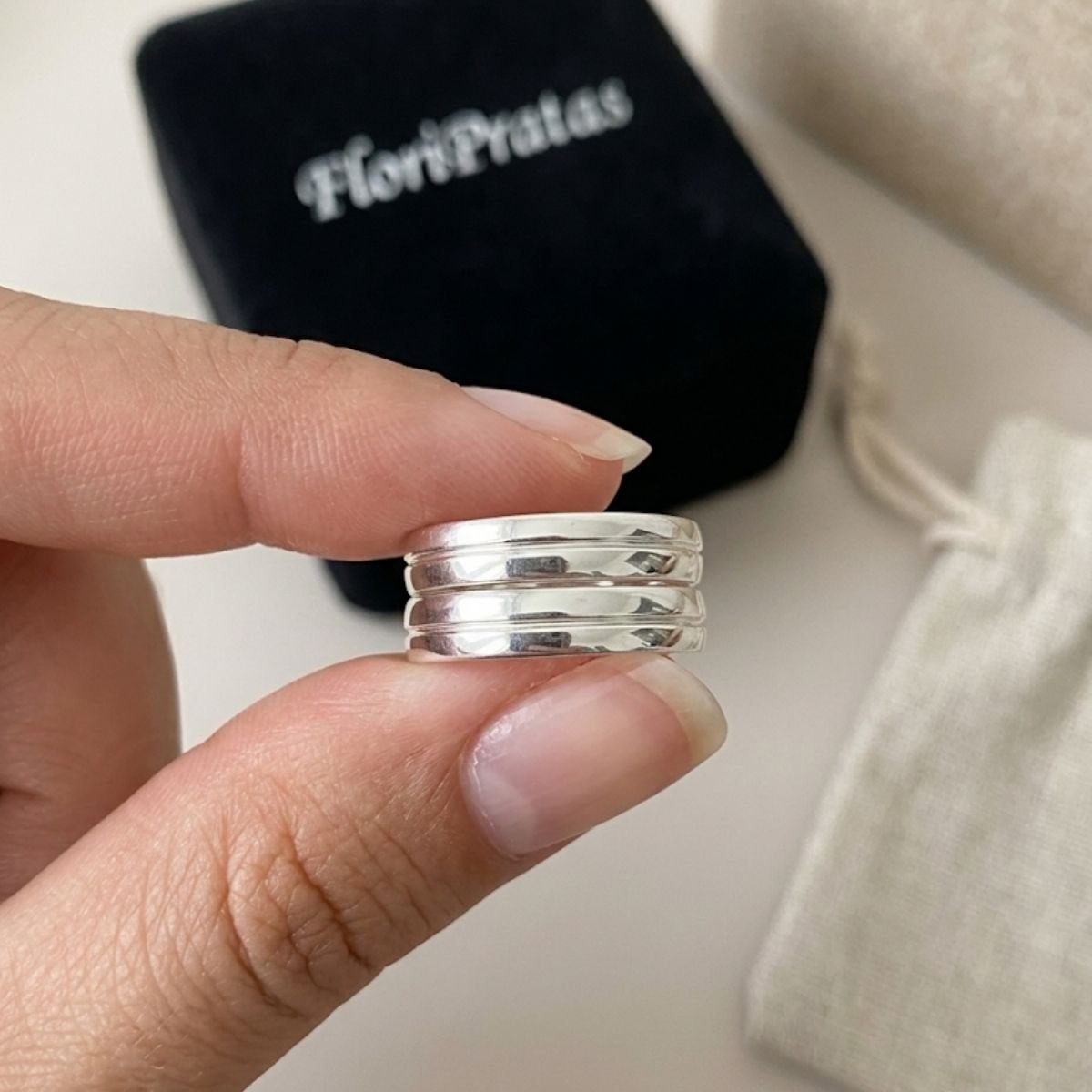 Aliança Anatômica com Friso Central 4mm em Prata 925
