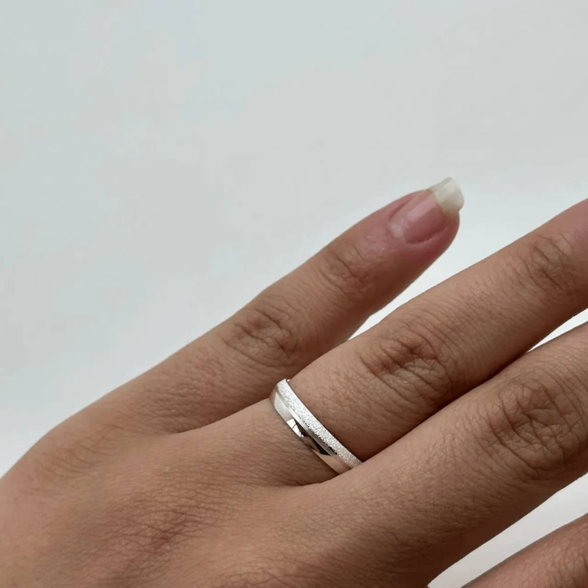 Aliança Anatômica Metade Diamantada 3,5mm em Prata 925