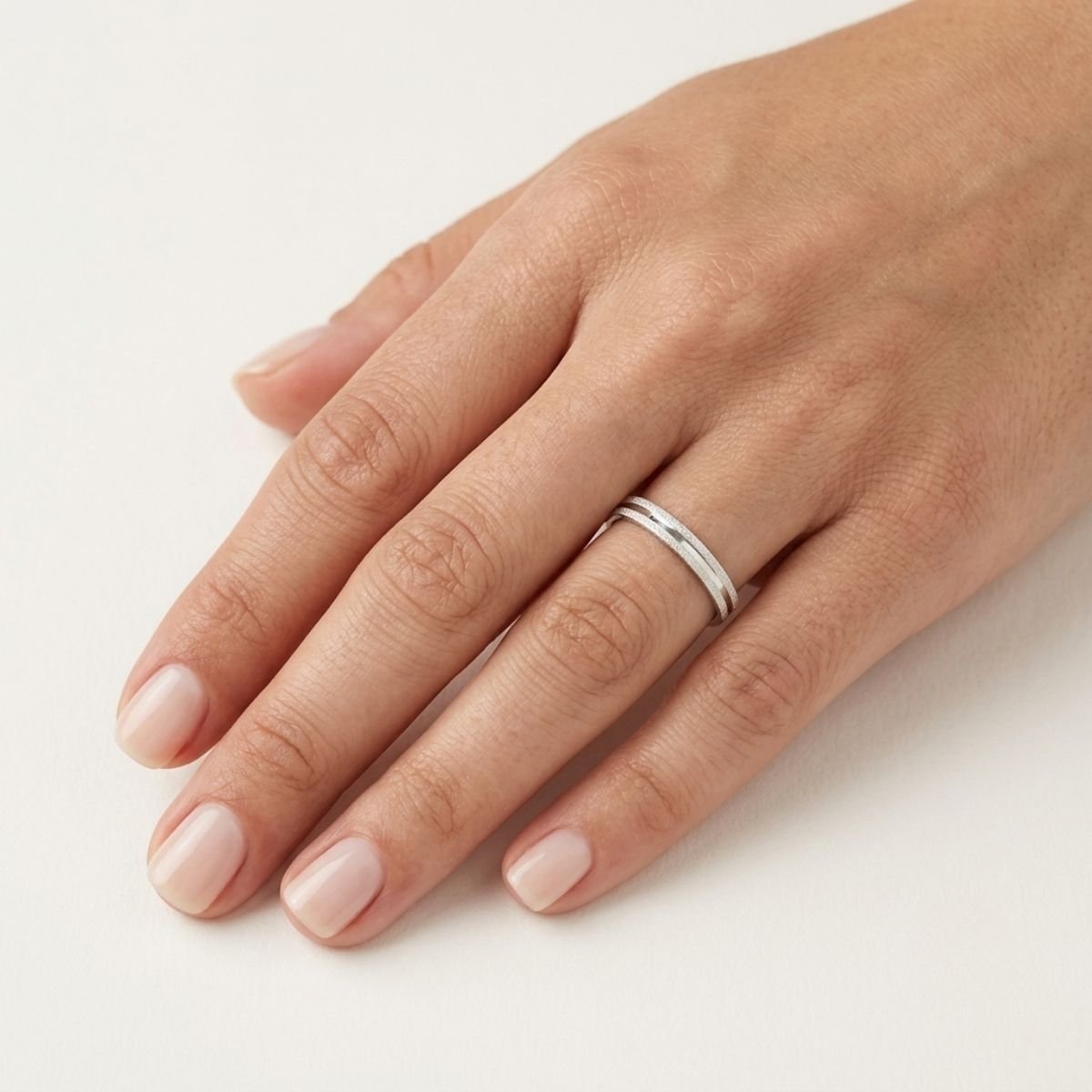 Aliança Diamantada com Filete Liso 3mm em Prata 925