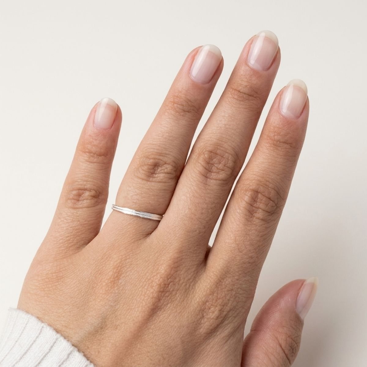 Aliança Diamantada com Friso Central 2mm em Prata 950