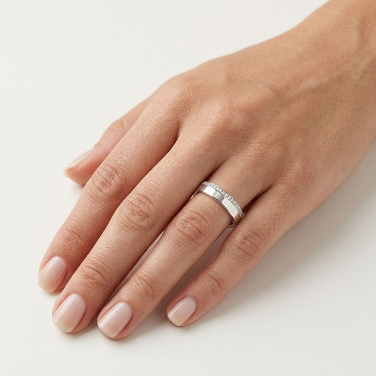 Aliança Honeymoon Linha Cravejada 5,7mm em Prata 925