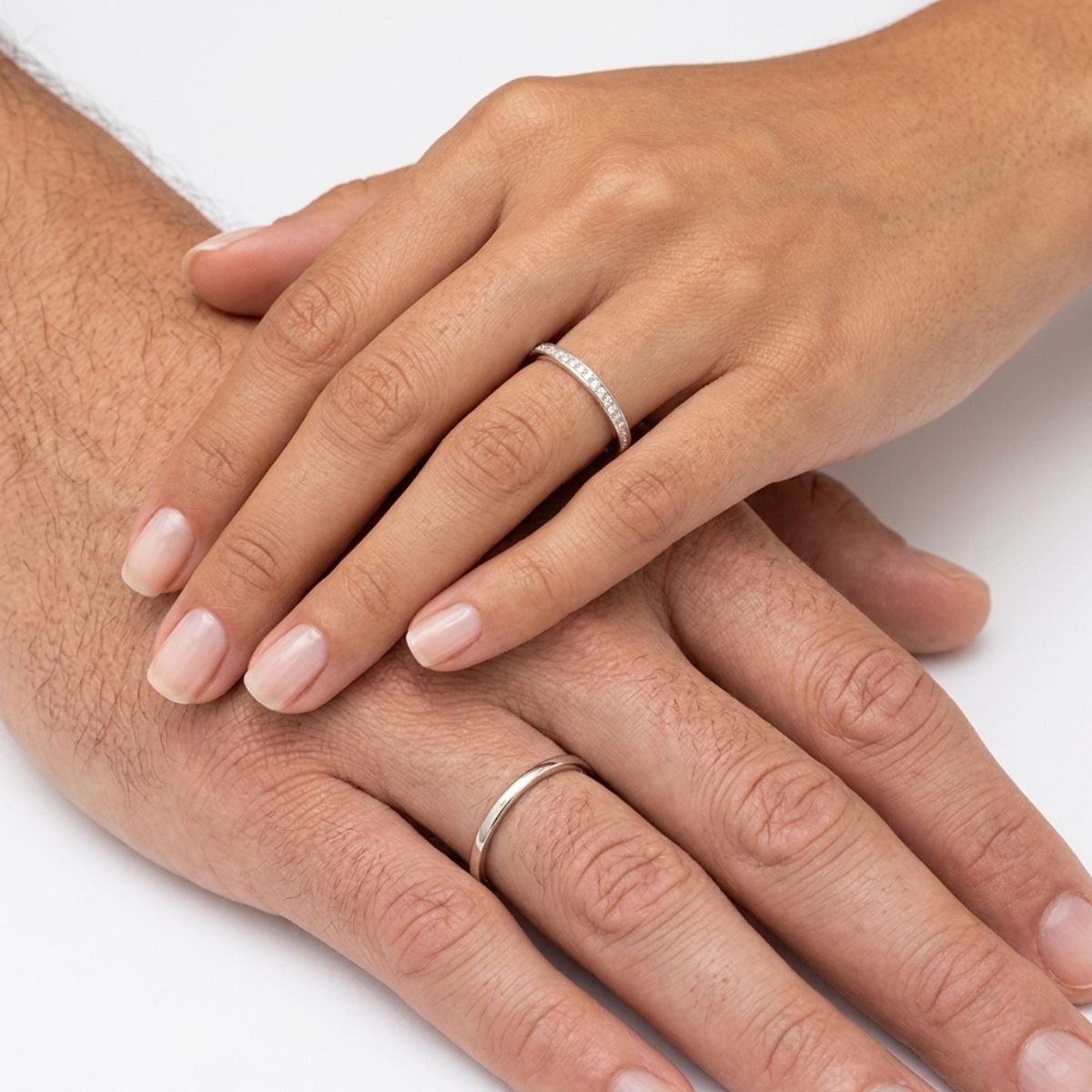 Aliança Love Line Cravejada 2mm em Prata 950