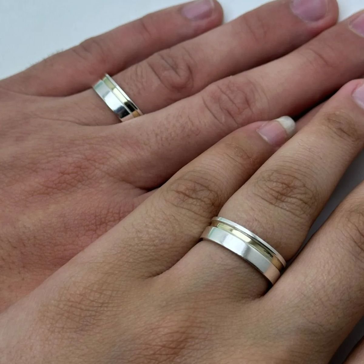 Aliança Reta com Filete de Ouro Legítimo 10K 6mm em Prata 925