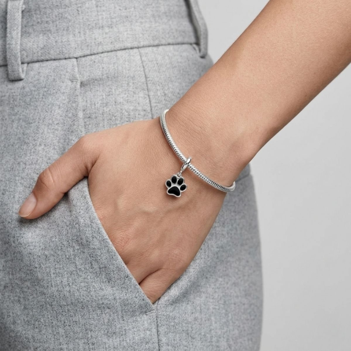 Berloque Pendente Patinha de Pet Esmaltada em Prata 925