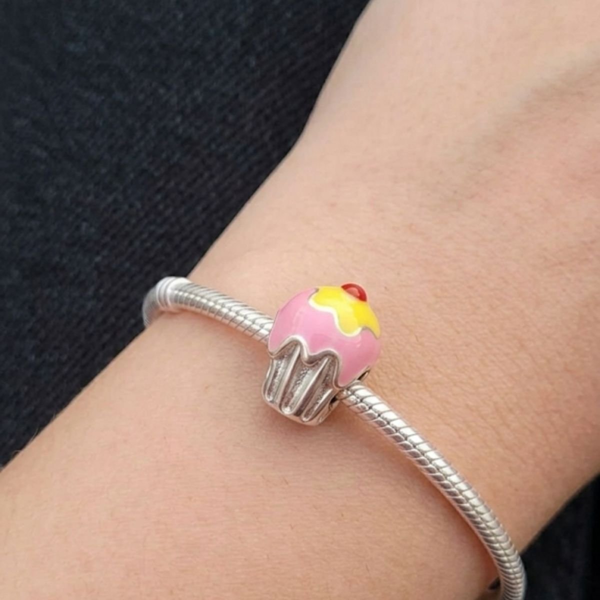 Berloque Separador Cupcake Doce Esmaltado em Prata 925