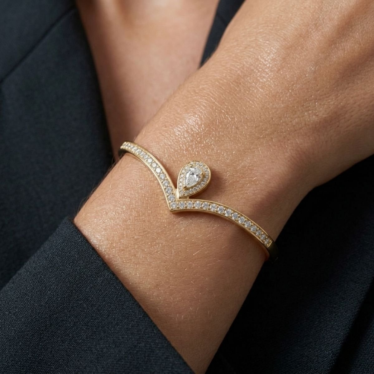 Bracelete Coroa Gota Zircônias Folheado a Ouro 18K