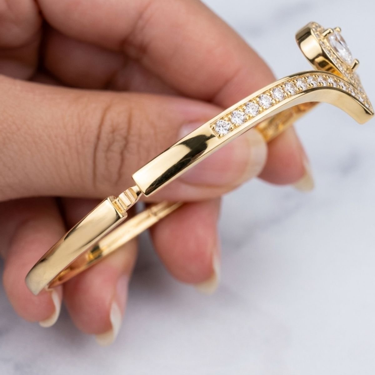 Bracelete Coroa Gota Zircônias Folheado a Ouro 18K