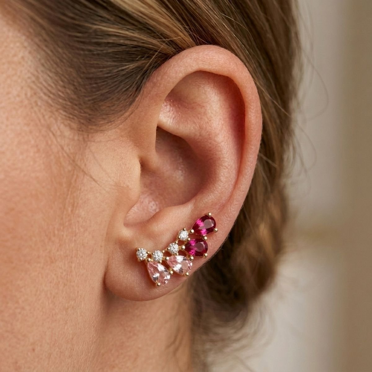 Brinco Ear Cuff Blossom Cravejado Folheado a Ouro 18K