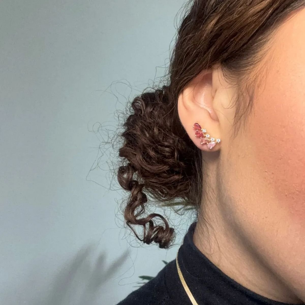 Brinco Ear Cuff Blossom Cravejado Folheado a Ouro 18K