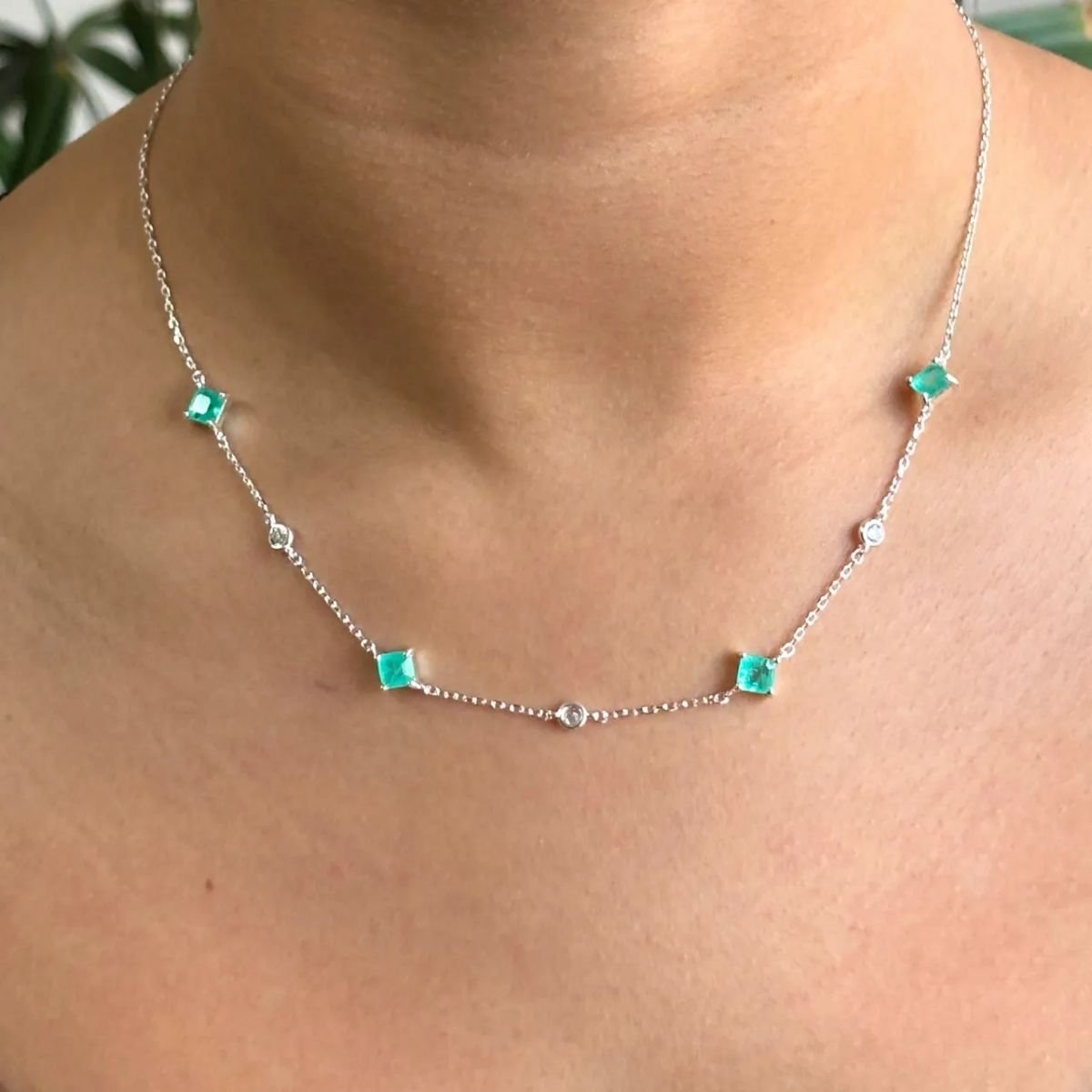 Colar Jade Pedras Quadradas e Pontos de Luz em Prata 925