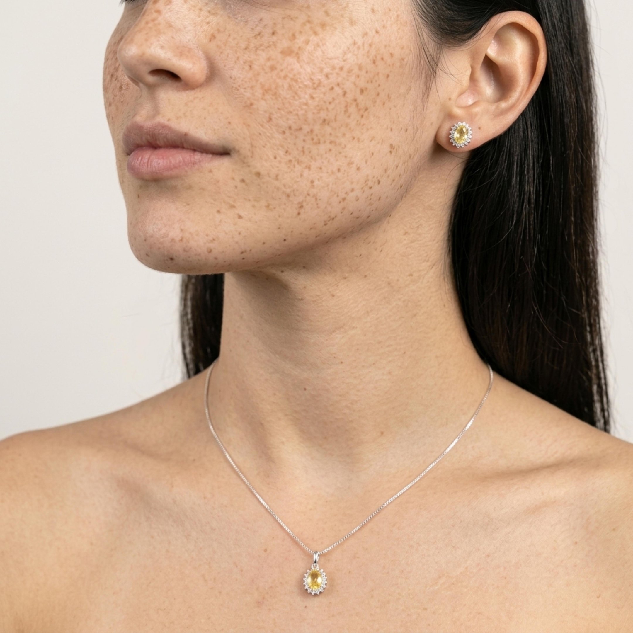 Conjunto Oval Pedra Fusion Amarela Cravejado em Prata 925