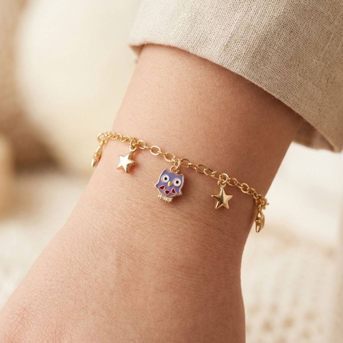Pulseira Infantil Coruja e Estrelinhas Folheada a Ouro 18K